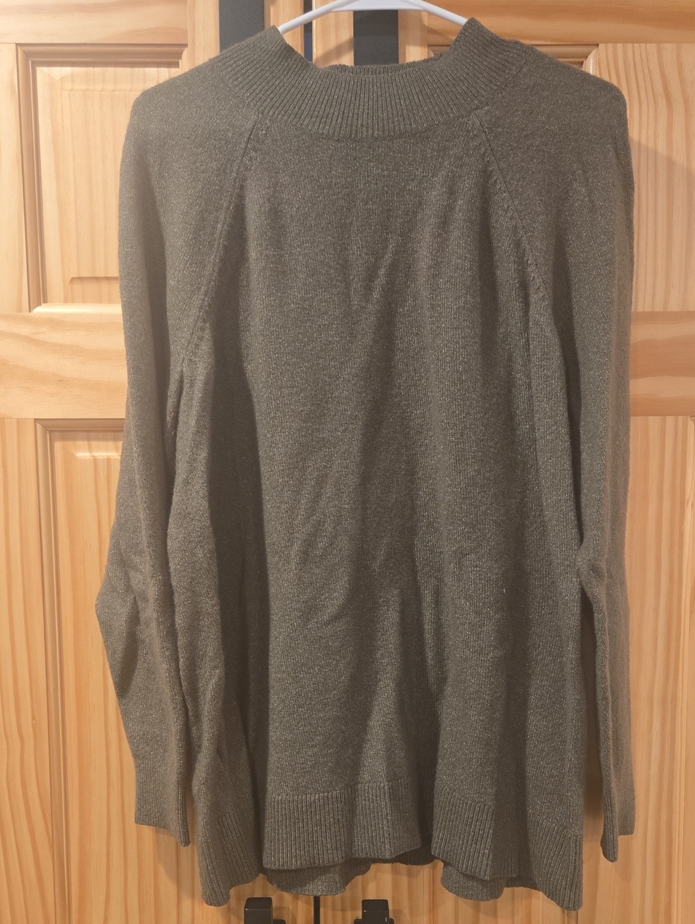 LOFT Women's plus (14) Olive Green Crewneck Knit Sweater